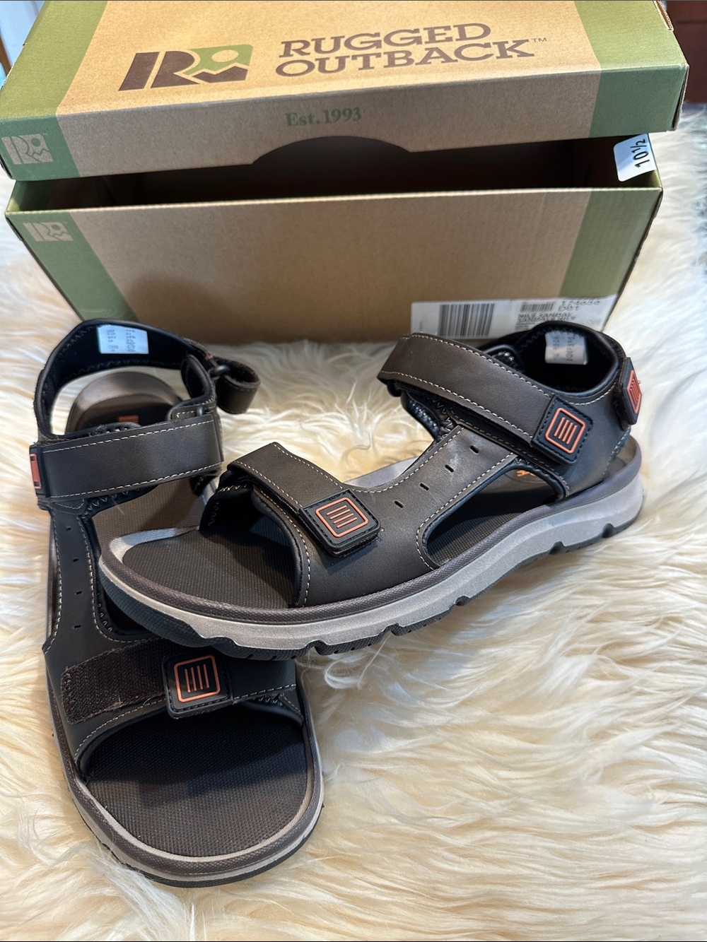 Men’s 10.5 NIB sandals Rugged Outback velcro